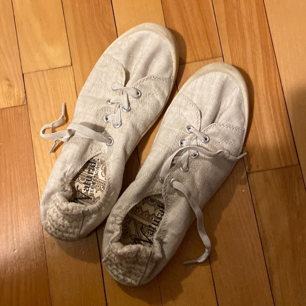 NATURAL Reflections Womens Size 7 Shoes